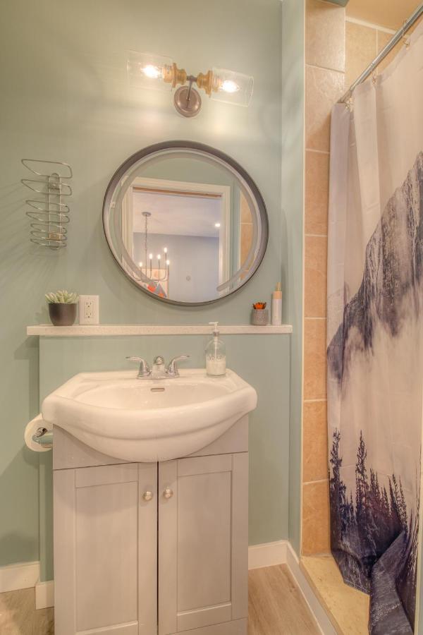 Beautiful Newly Reno 2Bdm 2 Bth Sleep Up To 6 Adults & Kids Mountain View Townhouse Suite 캔모어 외부 사진