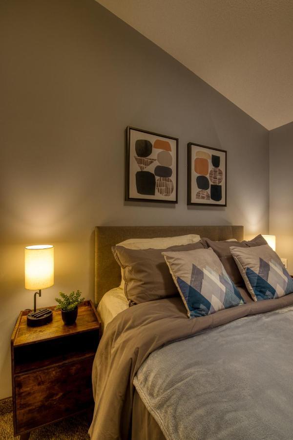 Beautiful Newly Reno 2Bdm 2 Bth Sleep Up To 6 Adults & Kids Mountain View Townhouse Suite 캔모어 외부 사진