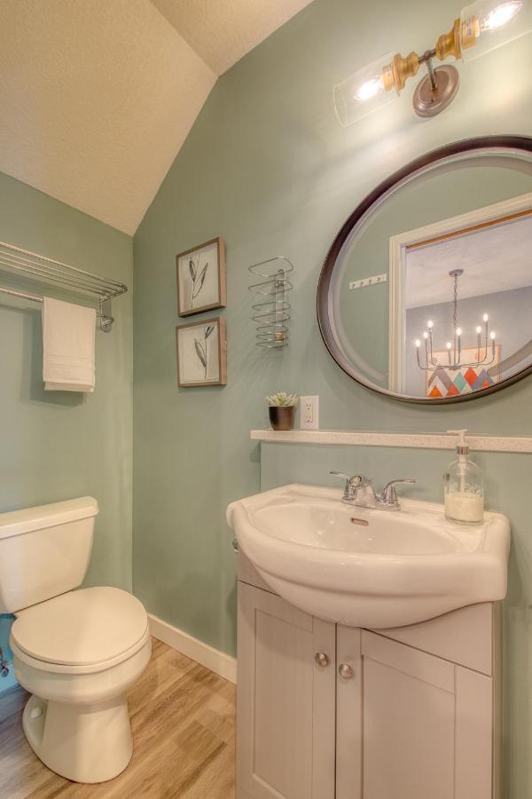 Beautiful Newly Reno 2Bdm 2 Bth Sleep Up To 6 Adults & Kids Mountain View Townhouse Suite 캔모어 외부 사진
