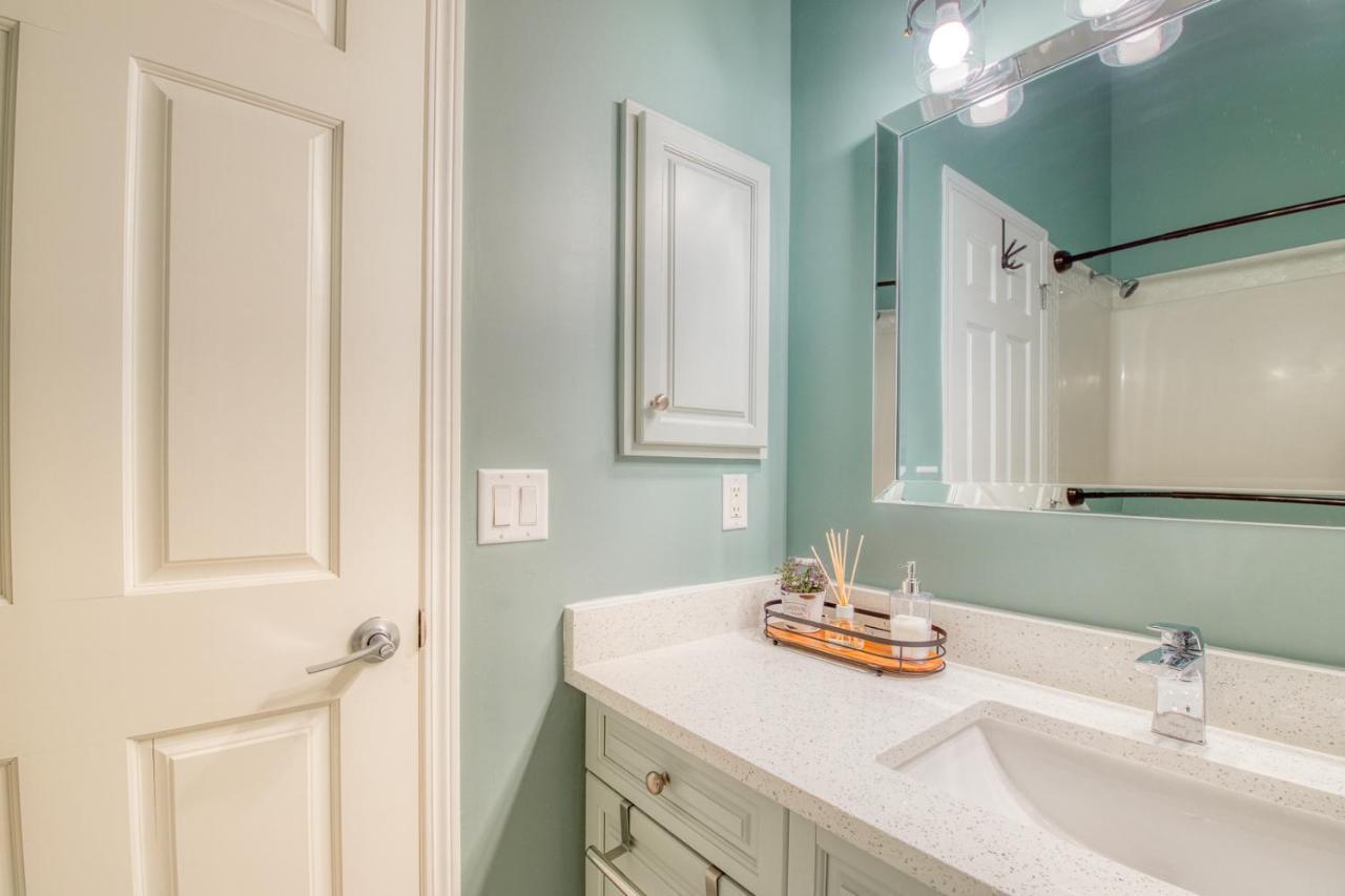 Beautiful Newly Reno 2Bdm 2 Bth Sleep Up To 6 Adults & Kids Mountain View Townhouse Suite 캔모어 외부 사진